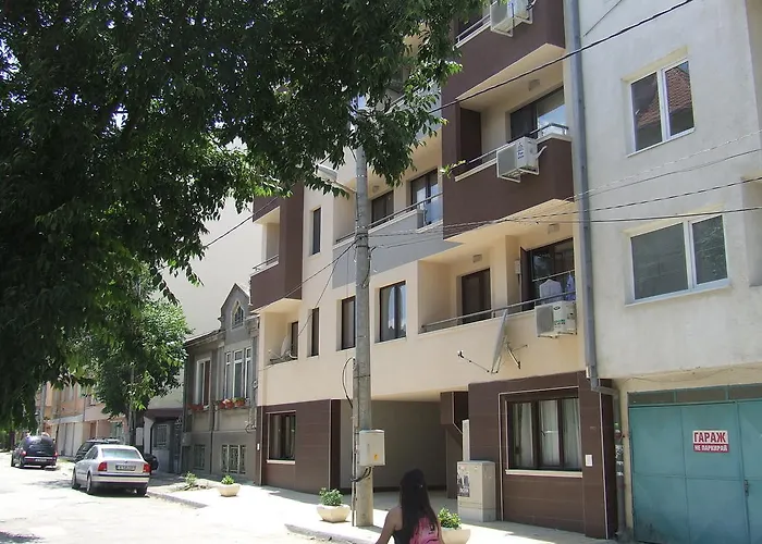 ゲストハウス Varnaflats Guest 2*